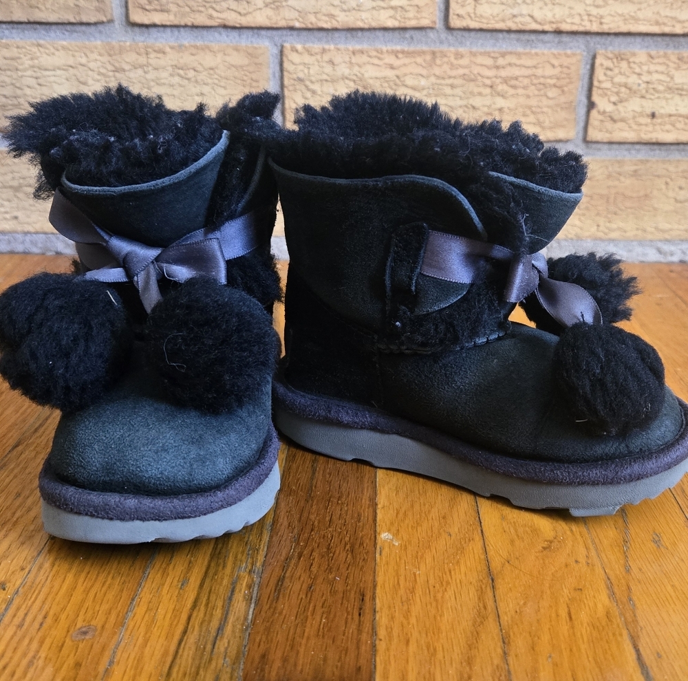 Toddler Black Uggs Size 8